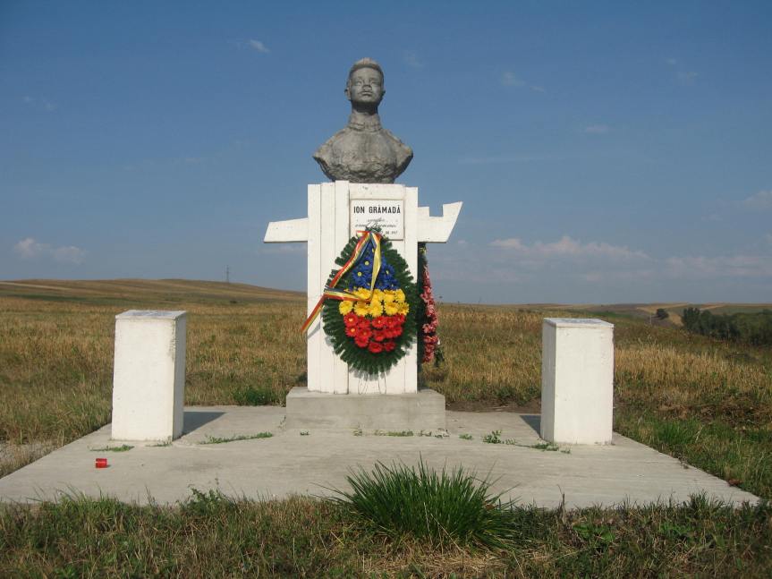 Bustul_lui_Ion_Gramada_din_Stroiesti