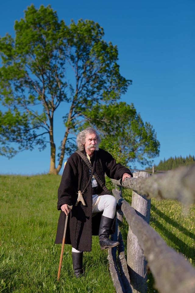 Casian Balabasciuc: „Totuși, lecțiile despre rușine și demnitate erau mai bune decât libertatea smintită indusă cu subtilitate în&nbsp;prezent”