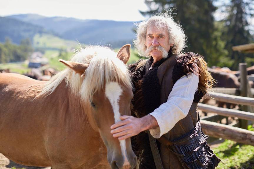 Casian Balabasciuc: „Ploile din viața mea m-au învățat să am răbdare și nădejde în vremea bună care le va urma&nbsp;negreșit„