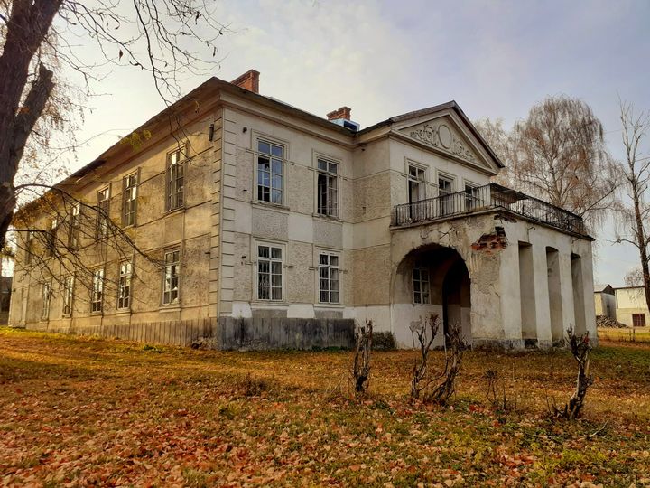 Astăzi, pe moșia boierilor Vârnav-Liteanu de la Liteni,&nbsp;Suceava.