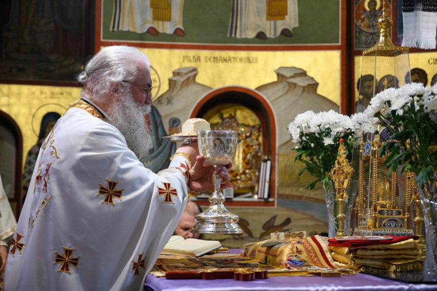 S-au împlinit 30 de ani de când părintele arhimandrit Melchisedec Velnic este stareț al Mănăstirii&nbsp;Putna