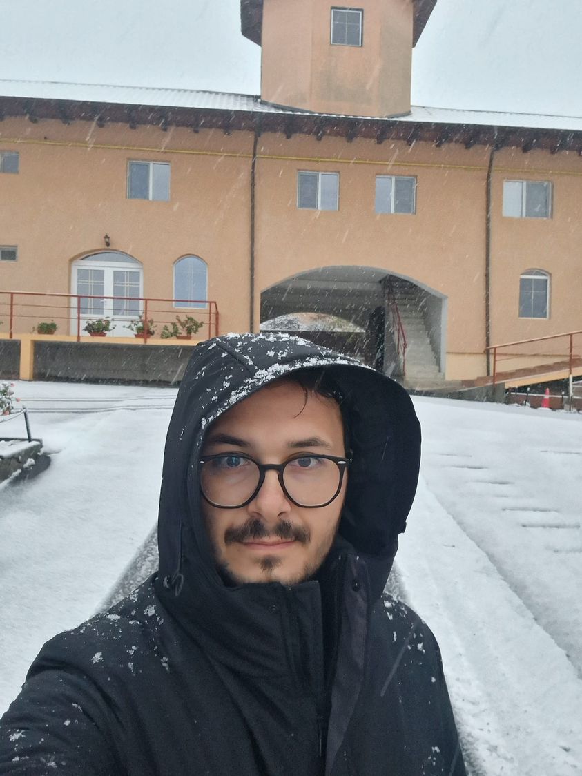 Preotul Alexandru Lungu: „Ninge ca în copilărie”