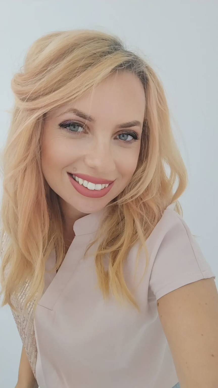 Anichitei Biatrice Ioana: „Toate acestea sunt întrebări care te ghidează în cunoașterea de sine. Și în crearea lumii tale interioare.”